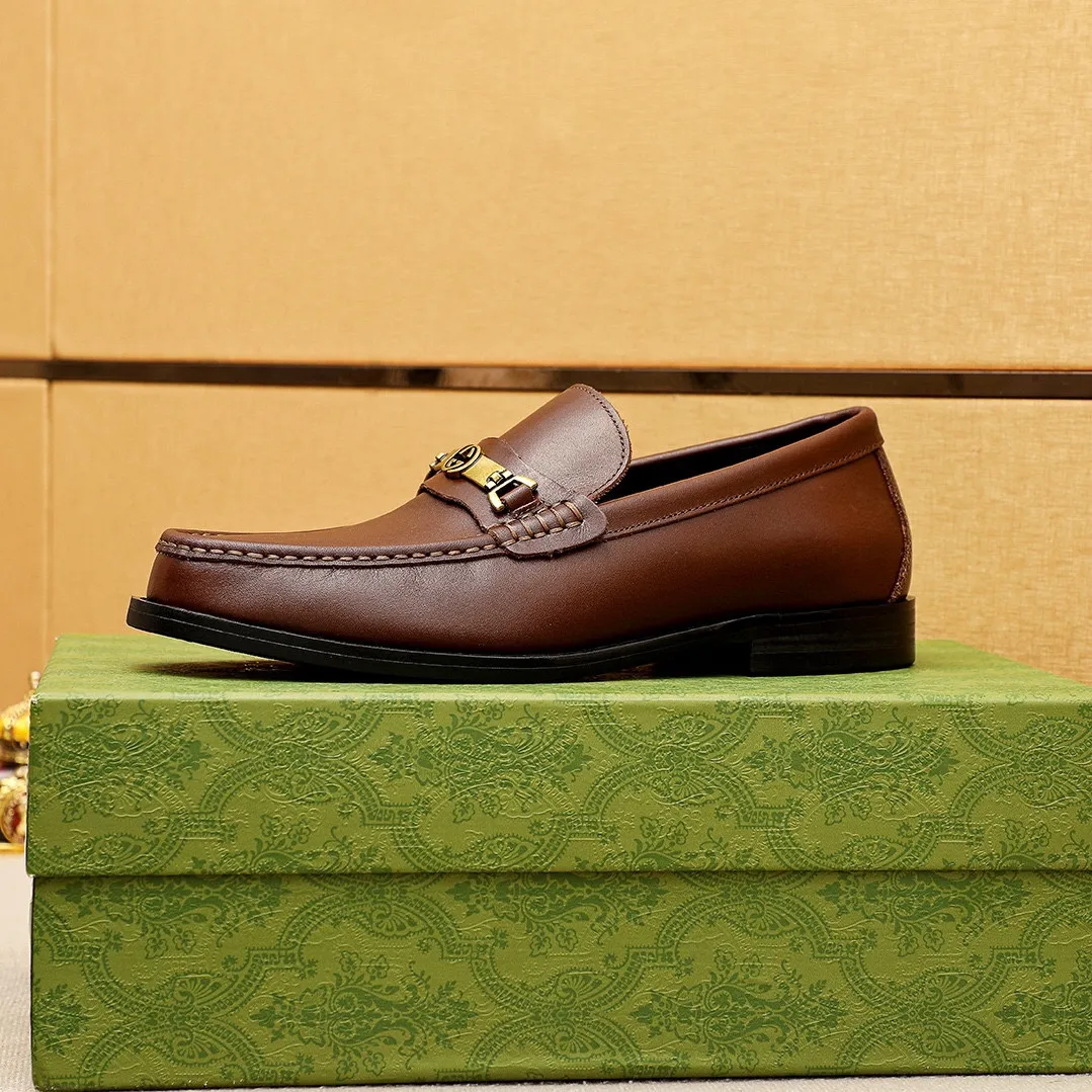Men's shoes 💰460 💐 Product trademark: GUCCI "Gucci" casual leather shoes Regular size: 38-44 (45🉑️customized) Product materials: Selected imported first-layer calfskin upper + luxury hardware buckle, imported water-dyed cowhide leather lining. Strong three-dimensional visual effect, original combination outsole Color: 3⃣️colors available